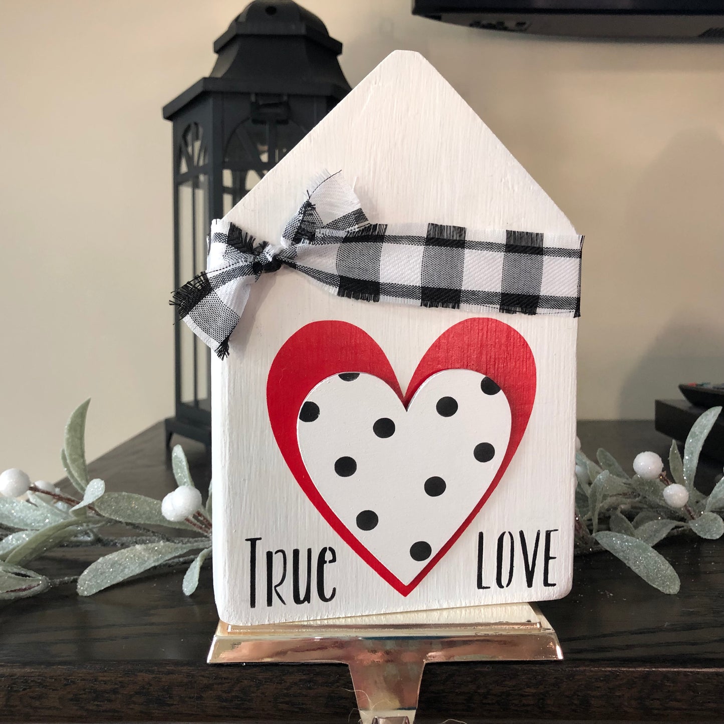 Hugs & Kisses Banner and House Shelf Sitter Valentine's Set